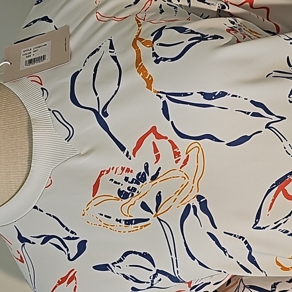 Peter millar women's NWT long sleeve golf shirt. White with out line flowers. - Picture 2 of 11